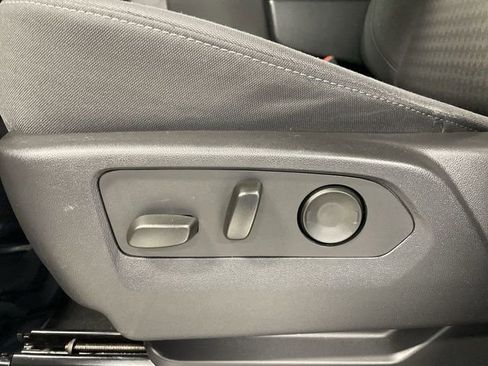 Used 2025 Chevrolet Silverado 1500 LT image 12