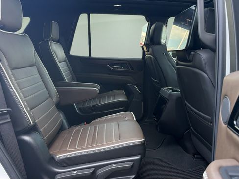 Used 2025 GMC Yukon Denali Ultimate AWD/4WD image 18