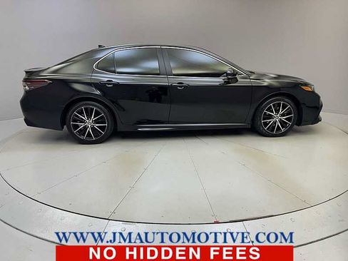 Used 2023 Toyota Camry SE FWD image 6