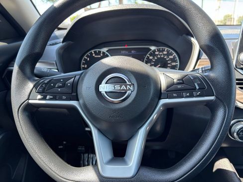 Used 2025 Nissan Altima 2.5 SV FWD image 28