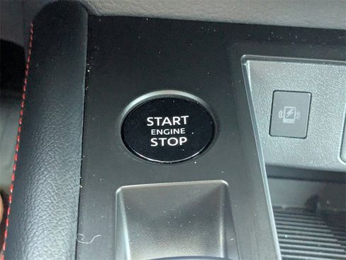 Used 2025 Nissan Kicks SR image 31