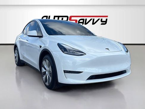 Used 2024 Tesla Model Y Long Range image 1