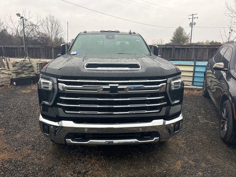 Used 2024 Chevrolet Silverado 2500 LTZ w/ LTZ Plus Package image 2