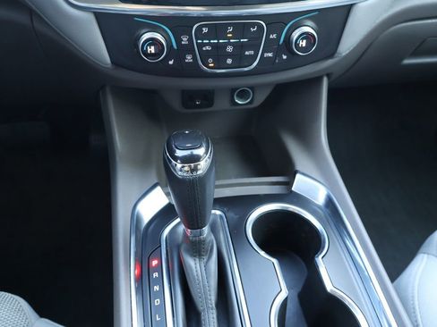 Used 2018 Chevrolet Traverse LT image 17