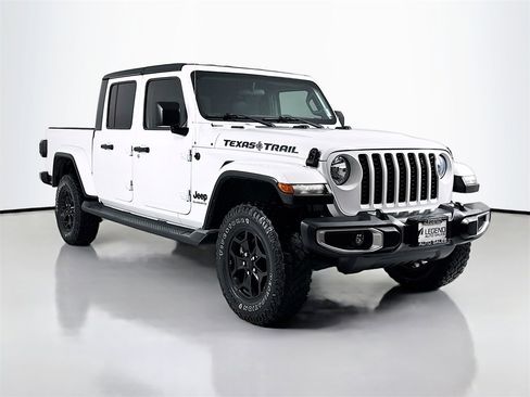 Used 2021 Jeep Gladiator Sport image 3