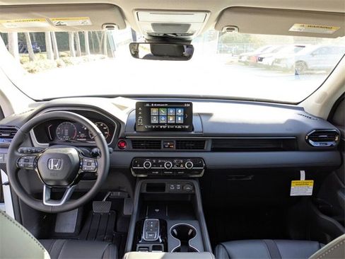 New 2025 Honda Pilot EX-L image 9