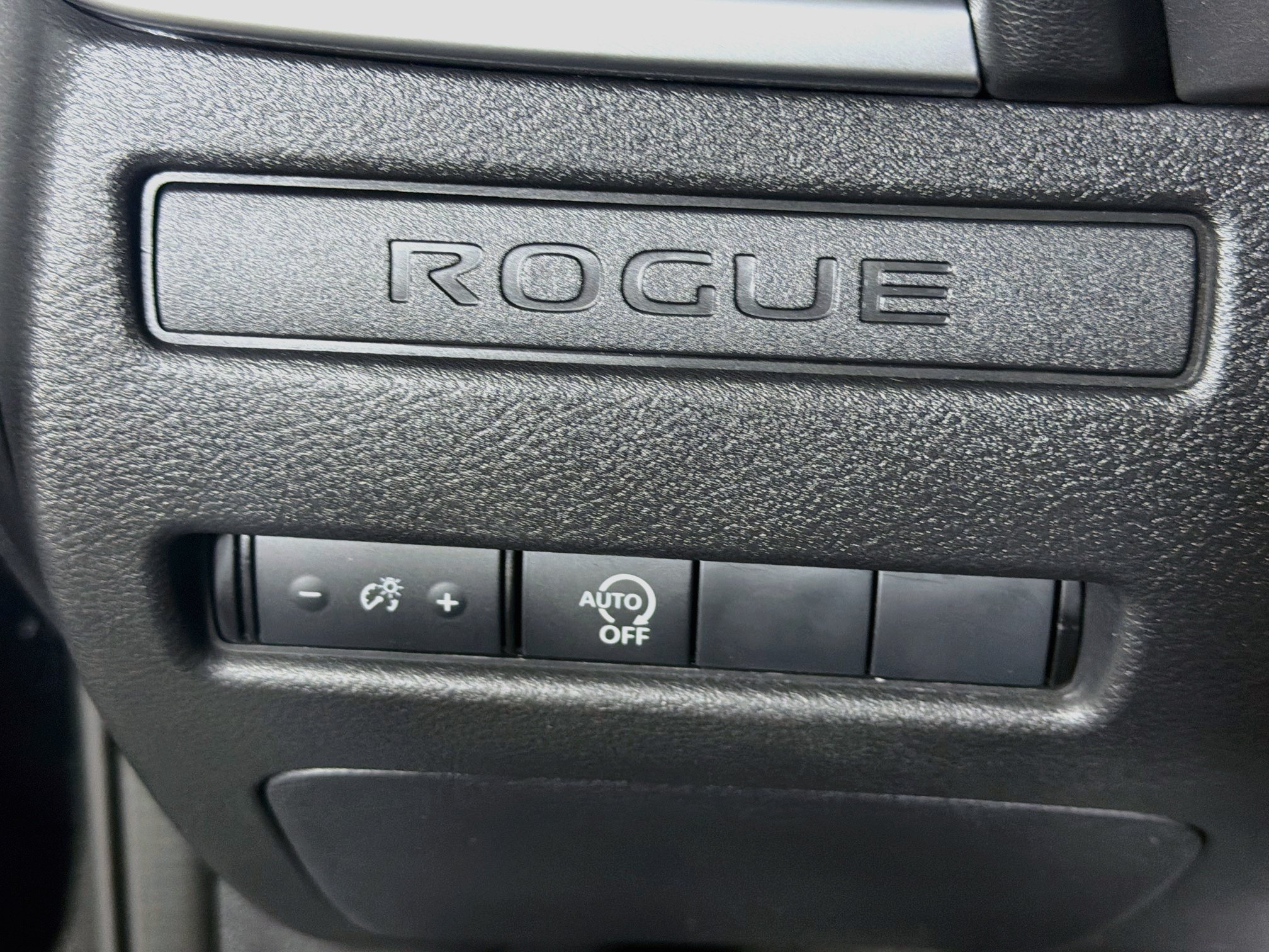 Used 2024 Nissan Rogue S FWD image 17