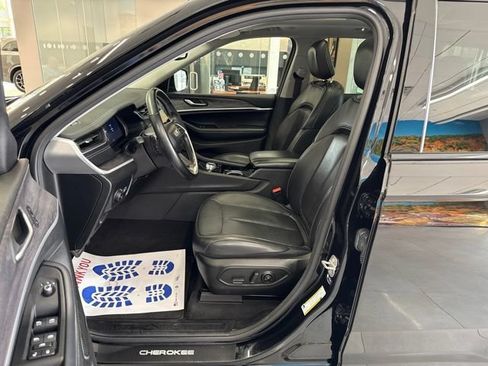 Used 2022 Jeep Grand Cherokee Limited AWD/4WD image 27