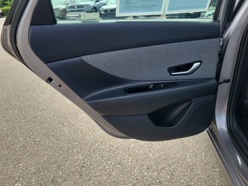 Used 2024 Hyundai Elantra Limited FWD image 14