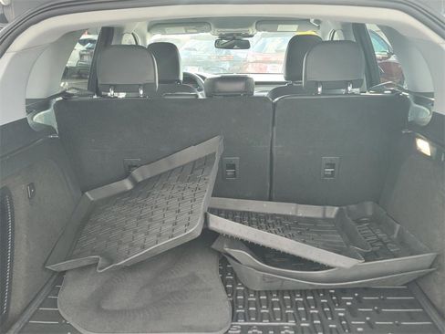 Used 2022 Lincoln Corsair Standard w/ Equipment Group 101A image 8