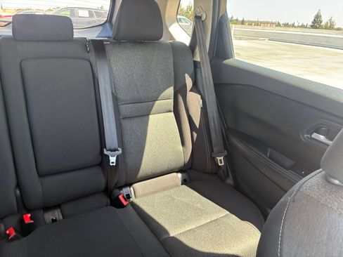 Used 2025 Nissan Rogue SV FWD image 38