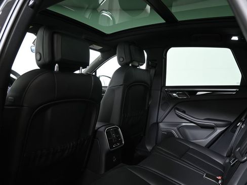 Used 2026 Porsche Macan AWD/4WD image 37