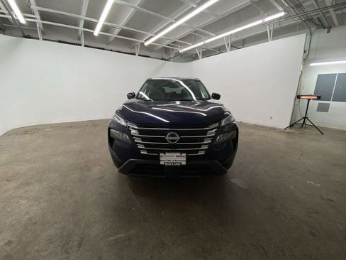 Used 2024 Nissan Rogue SV image 9
