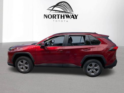 Used 2022 Toyota RAV4 XLE w/ Convenience Package AWD/4WD image 6
