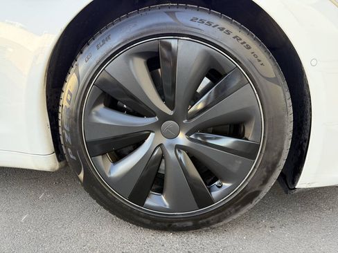 Used 2022 Tesla Model S AWD/4WD image 37