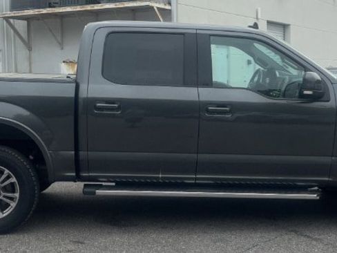 Used 2019 Ford F150 Lariat w/ Trailer Tow Package image 9