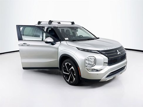 Used 2024 Mitsubishi Outlander SE FWD image 11