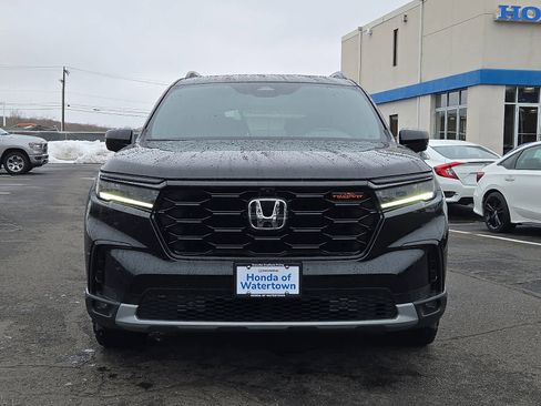 Certified 2025 Honda Pilot TrailSport image 2