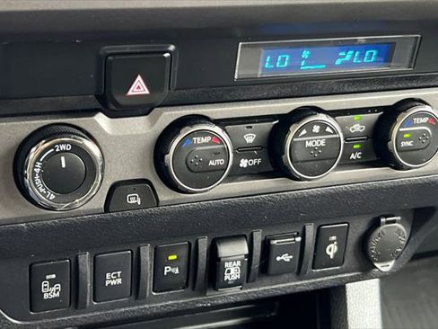 Certified 2022 Toyota Tacoma TRD Off-Road image 20