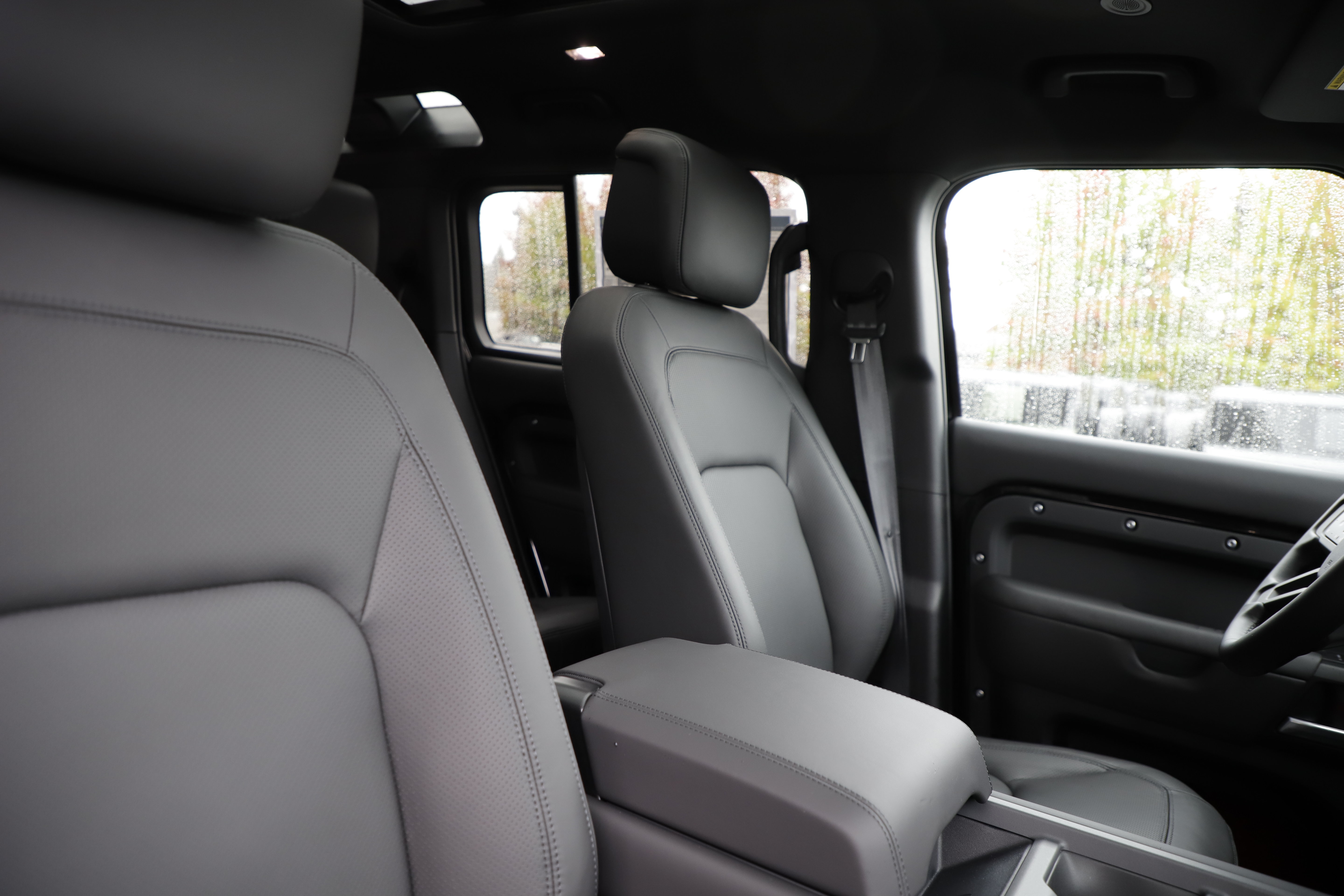 New 2026 Land Rover Defender 110 X-Dynamic SE AWD/4WD image 14