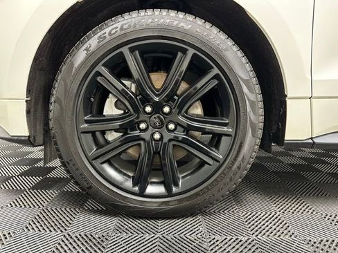 New 2024 Ford Edge ST-Line AWD/4WD image 25