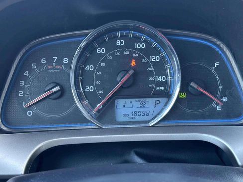 Used 2014 Toyota RAV4 Limited AWD/4WD image 26
