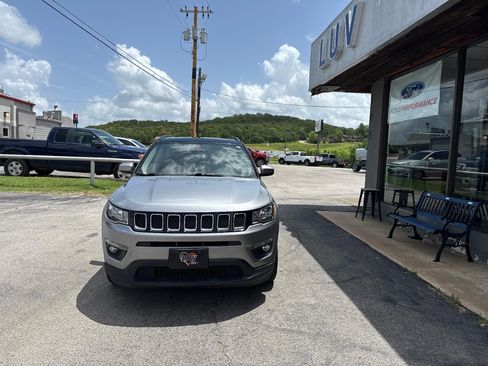 Used 2018 Jeep Compass Latitude w/ Popular Equipment Group AWD/4WD image 5