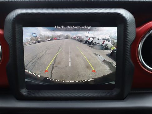 Used 2022 Jeep Wrangler Unlimited Rubicon w/ Cold Weather Group image 13