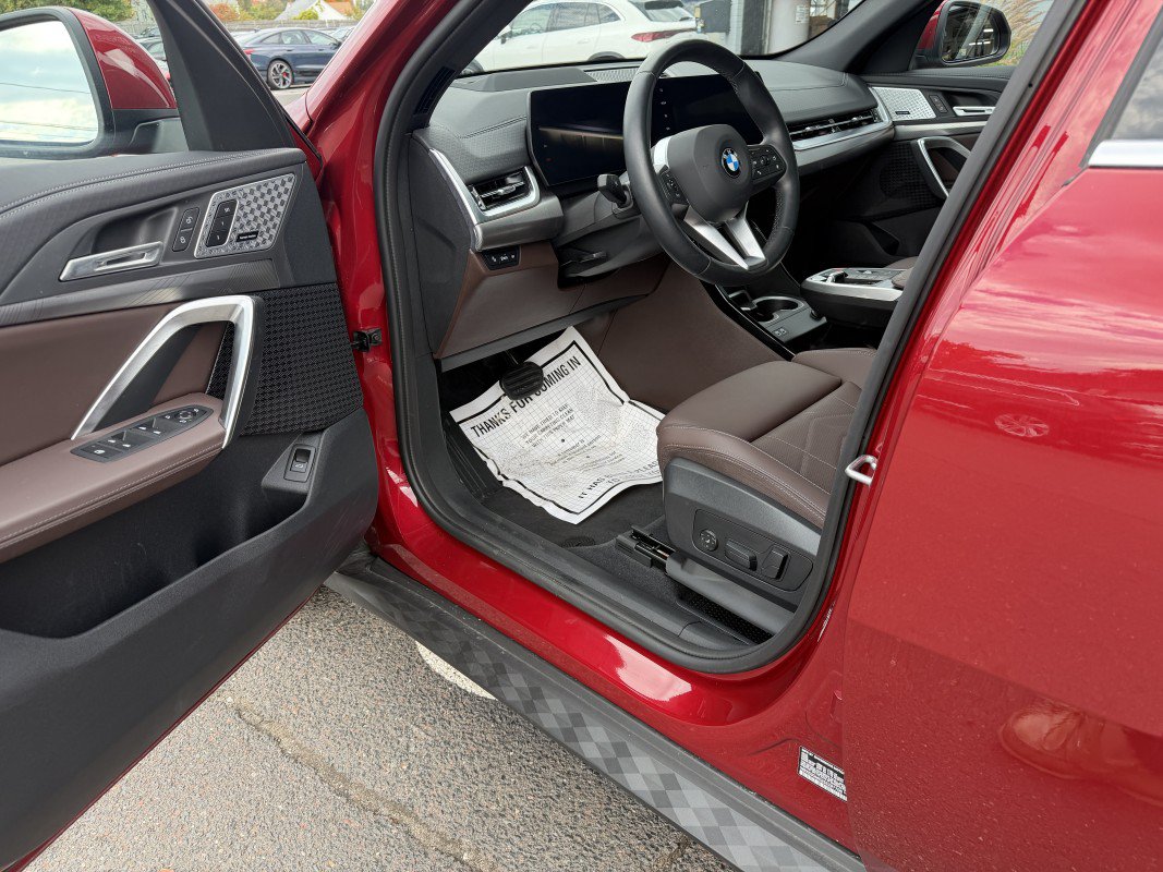Used 2025 BMW X2 xDrive28i w/ Premium Package AWD/4WD image 13