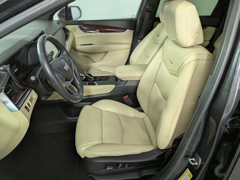 Used 2018 Cadillac XT5 Luxury w/ Driver Awareness Package image 17