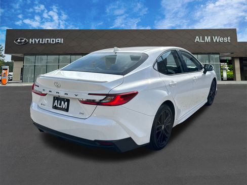 Used 2025 Toyota Camry SE image 5