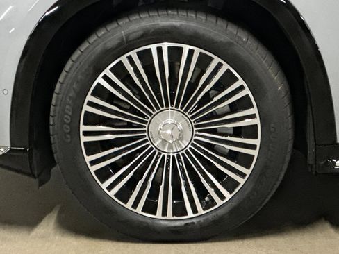 New 2025 Mercedes-Benz Maybach EQS 680 4MATIC image 11