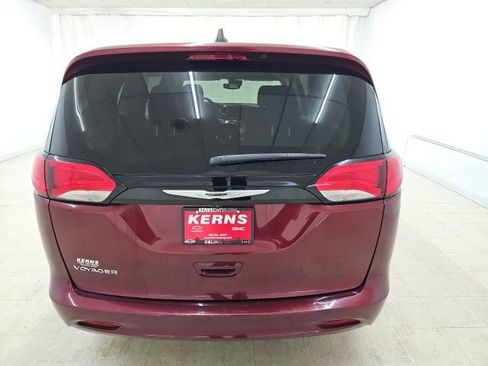 Used 2023 Chrysler Voyager LX FWD image 16