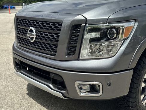 Used 2017 Nissan Titan PRO-4X w/ Pro-4x Convenience Package AWD/4WD image 11