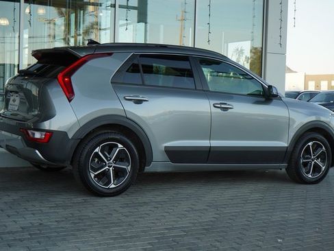 Used 2023 Kia Niro EX image 9