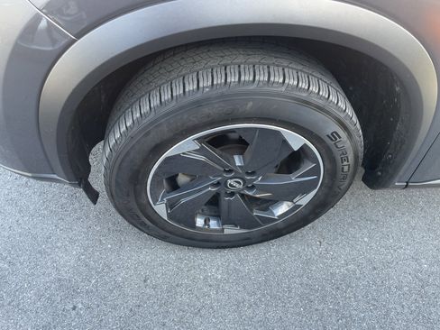 Used 2024 Nissan Rogue SV image 5