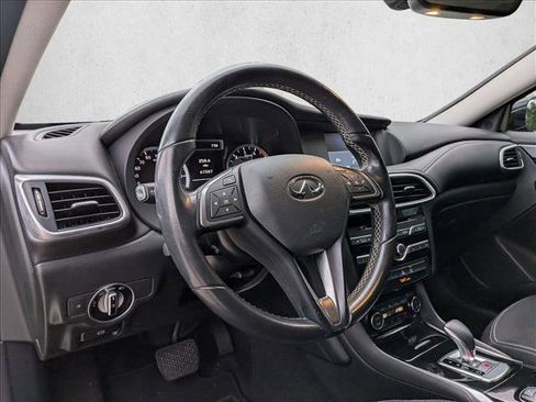 Used 2017 INFINITI QX30 FWD image 7