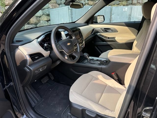 Used 2023 Chevrolet Traverse LS w/ Safety Package FWD image 11