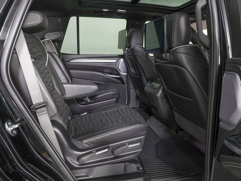 Used 2025 Cadillac Escalade V w/ LPO, ONYX Package image 11