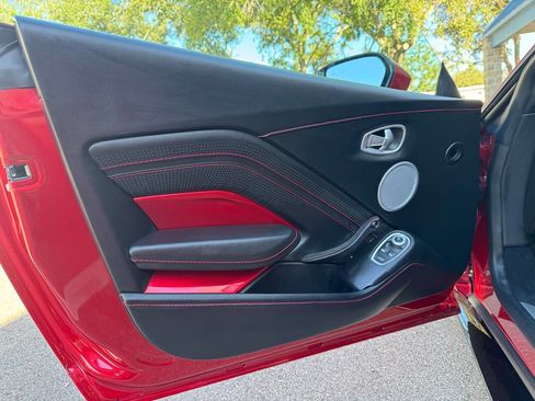 Used 2019 Aston Martin V8 Vantage Coupe image 13