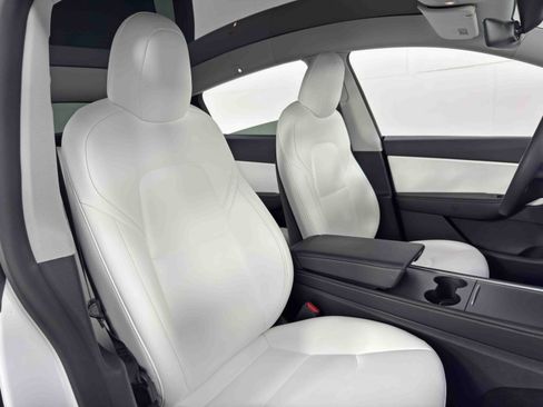 Used 2021 Tesla Model Y Long Range image 37