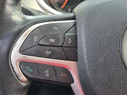 Used 2017 Jeep Cherokee Limited FWD image 21