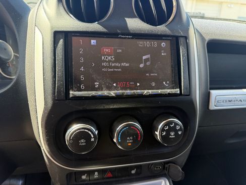 Used 2017 Jeep Compass Latitude FWD image 26