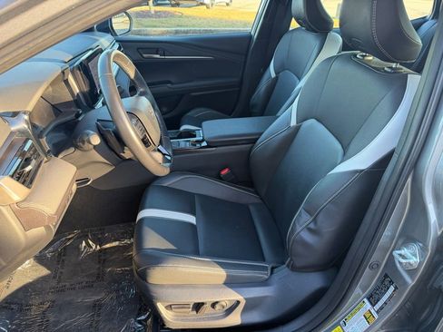 Used 2025 Toyota Camry SE image 10