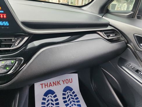 Used 2018 Toyota C-HR XLE FWD image 28