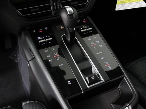 New 2026 Porsche Macan image 14