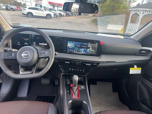 Certified 2025 Nissan Kicks SR image 14