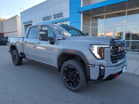 Used 2024 GMC Sierra 2500 AT4 w/ AT4 Premium Plus Package image 2