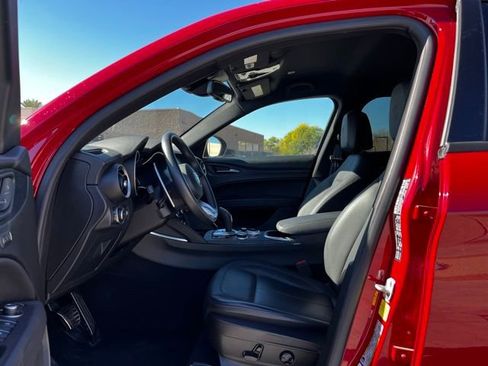 Used 2023 Alfa Romeo Stelvio Sprint image 12