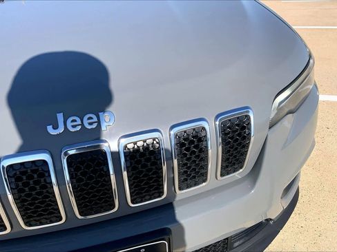 Used 2021 Jeep Cherokee Latitude Plus image 29